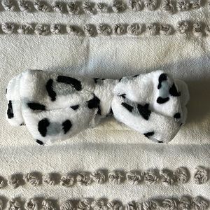 NWOT Snow Leopard Print Hairband w Bow for Ready Routine